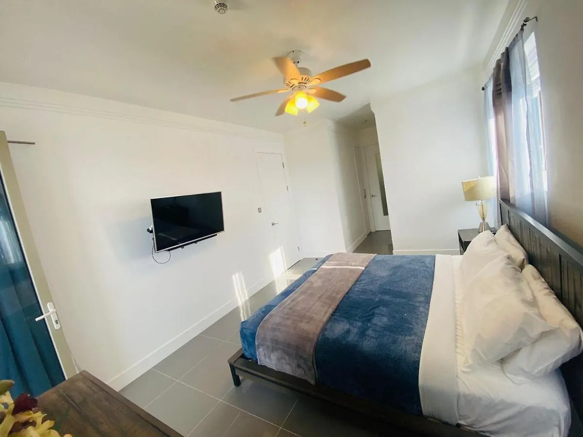 1 Bedroom Condo In Kingston Apartmán